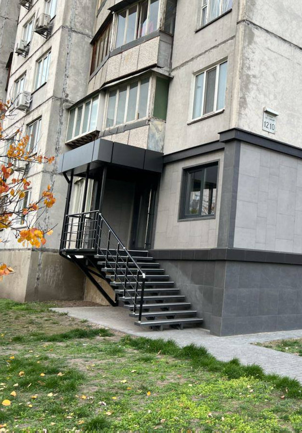 Продаж пункту обміну валют на Зої Гайдай